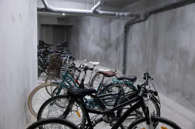 Vélo sur le terrain de l'établissement Le Cèdre du Bassin - Au cœur de la Teste ou dans les environs