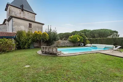 Piscine de l'établissement Villa Les Lys - Avec piscine et grand jardin ou située à proximité
