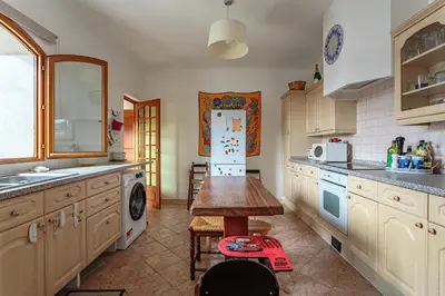 Cuisine ou kitchenette dans l'établissement Villa Les Lys - Avec piscine et grand jardin