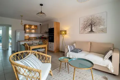 Cuisine ou kitchenette dans l'établissement Appartement Exupéry - Welkeys