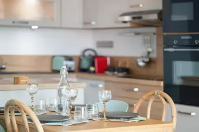 Cuisine ou kitchenette dans l'établissement Appartement Exupéry - Welkeys