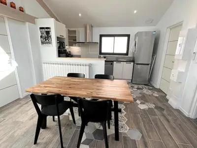 Cuisine ou kitchenette dans l'établissement La maison poulet
