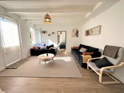 Coin salon dans l'établissement Maison perouge 2