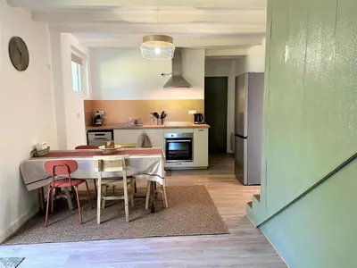 Cuisine ou kitchenette dans l'établissement Maison perouge 2