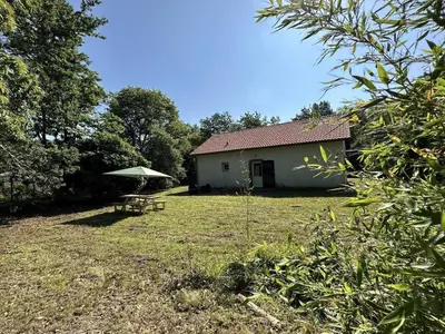 Jardin de l'établissement Maison perouge 2