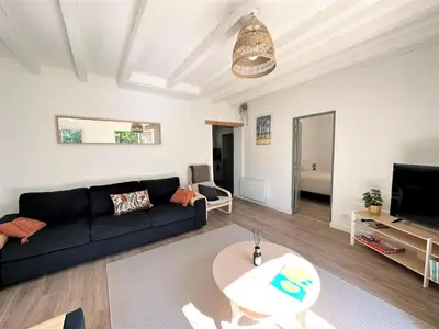 Télévision ou salle de divertissement dans l'établissement Maison perouge 2