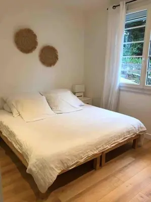 Un ou plusieurs lits dans un hébergement de l'établissement Jolie Maison à 5mins des plages et du lac