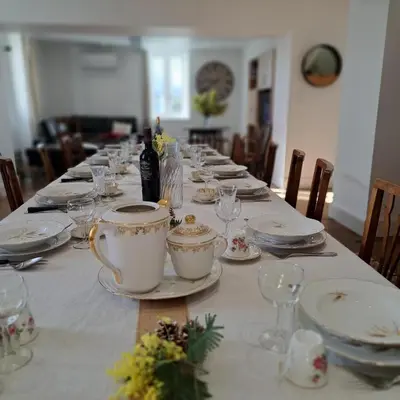 Restaurant ou autre lieu de restauration dans l'établissement Condrine
