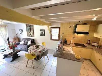 Télévision ou salle de divertissement dans l'établissement Perron-