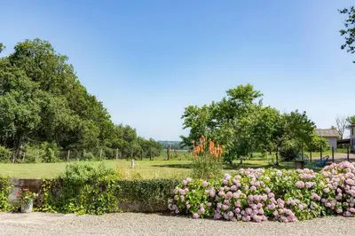 Jardin de l'établissement Gite caperot