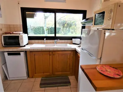 Cuisine ou kitchenette dans l'établissement L'ecureuil