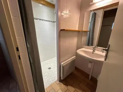 Salle de bains dans l'établissement Les helianthemes