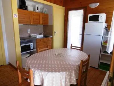 Cuisine ou kitchenette dans l'établissement Les genets