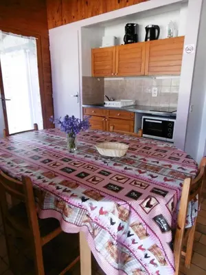 Cuisine ou kitchenette dans l'établissement La bardane