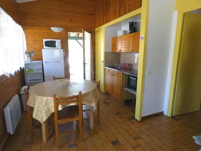 Cuisine ou kitchenette dans l'établissement La molinie