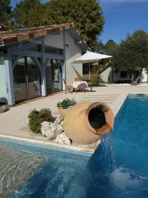 Piscine de l'établissement Le clos fleuri ou située à proximité