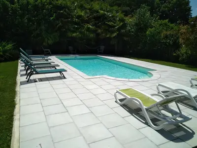 Piscine de l'établissement Arsuzon ou située à proximité