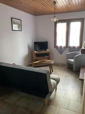 Télévision ou salle de divertissement dans l'établissement Tastet