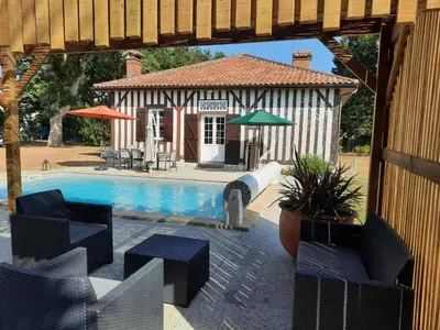 Piscine de l'établissement Cante alaoude ou située à proximité
