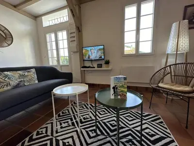 Télévision ou salle de divertissement dans l'établissement Cante alaoude