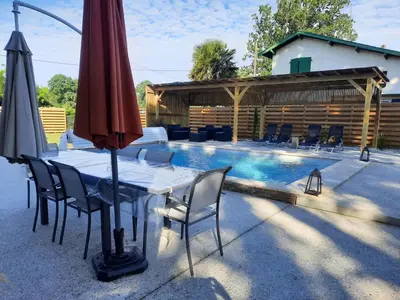 Piscine de l'établissement Cante alaoude ou située à proximité