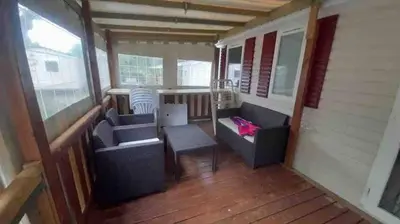 Coin salon dans l'établissement Grand mobil-home n°604 3ch tout confort au calme