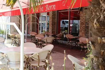 Restaurant ou autre lieu de restauration dans l'établissement Rest 'In Born