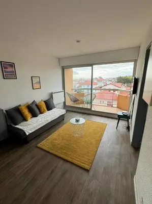 Coin salon dans l'établissement Cap Ocean Appartement T2 cosy avec balcon à 1 min de l'océan