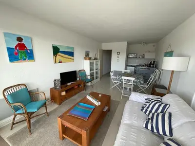 Télévision ou salle de divertissement dans l'établissement Appartement rénové pour 4 pers avec piscine à Capbreton - FR-1-413-230