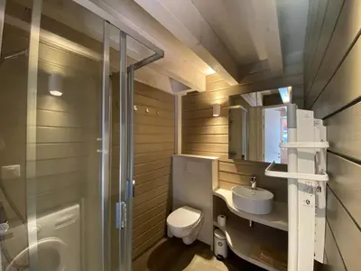 Salle de bains dans l'établissement Villa Patio Rénovée avec Terrasse Couverte, Proche du Port et Centre d'Hossegor - FR-1-413-228