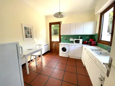 Cuisine ou kitchenette dans l'établissement PINSONS maison familiale proche plage
