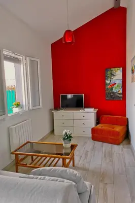 Télévision ou salle de divertissement dans l'établissement Gîte de l'Ouvroir