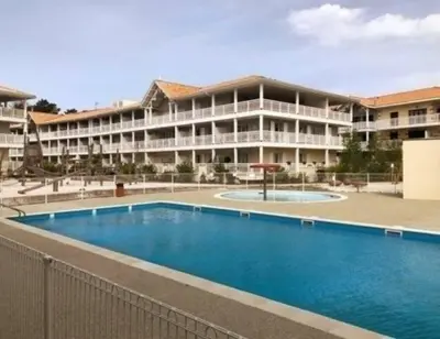Piscine de l'établissement La Cigale du Pyla, au cœur de l'écoquartier avec piscine commune ou située à proximité