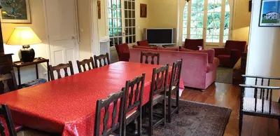 Télévision ou salle de divertissement dans l'établissement grande maison de famille prés d'Hossegor