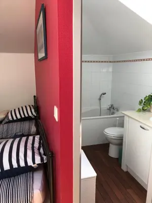 Salle de bains dans l'établissement Villa avec piscine pétanque ping-pong garage près golf plage