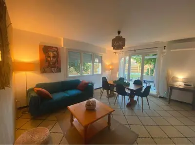 Coin salon dans l'établissement La Maison du Courant 3*