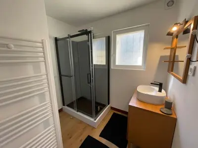 Salle de bains dans l'établissement La Maison du Courant 3*