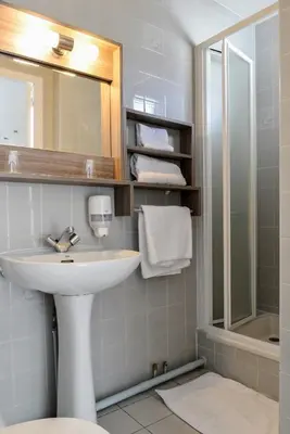 Salle de bains dans l'établissement Hôtel Le Relais Dax