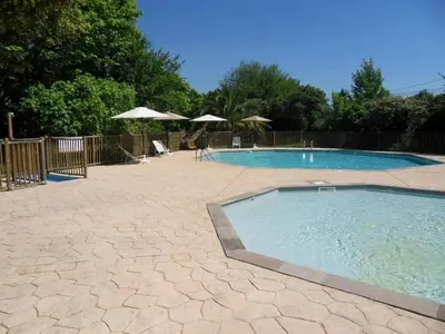 Piscine de l'établissement ZEcamping 3 avec piscine chauffée snack bar et restaurant ou située à proximité