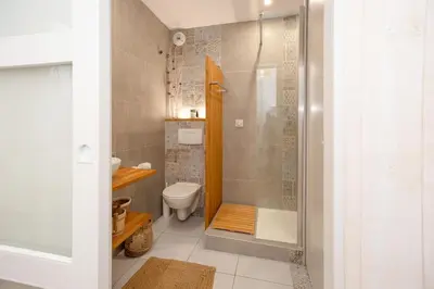Salle de bains dans l'établissement Atlantic Selection - Un séjour à la Villa Sharon
