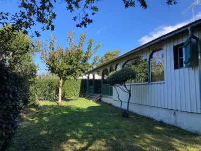 Jardin de l'établissement Maison de Charme pour 6 à Biscarrosse-Plage, Proche Centre, Jardin, BBQ, Non-Fumeur, Animaux Non Admis - FR-1-521-229
