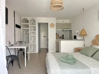Cuisine ou kitchenette dans l'établissement Studio avec espace extérieur privatif - DAX