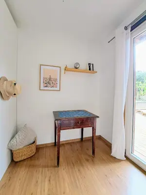 Plan de l'établissement Spacieuse maison avec piscine, 9km de l'océan.