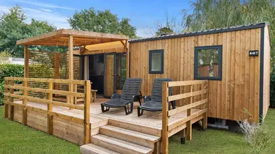 Jardin de l'établissement Mobil Home Premium 3 ch Camping 5 Biscarrosse Mayotte F64