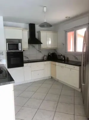 Cuisine ou kitchenette dans l'établissement Villa avec piscine près Hossegor Capbreton