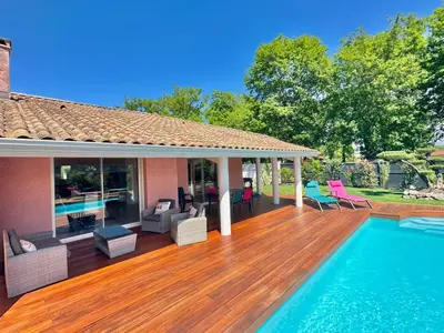 Piscine de l'établissement Villa avec piscine près Hossegor Capbreton ou située à proximité
