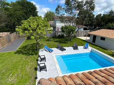 Piscine de l'établissement VILLA LAUNA GUJAN ou située à proximité