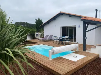 Piscine de l'établissement Maison mitoyenne chaleureuse avec piscine chauffée ou située à proximité