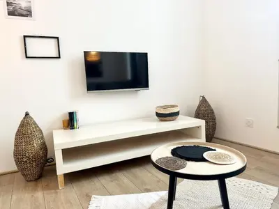 Télévision ou salle de divertissement dans l'établissement Le Despiau - Parking - Clim - Fibre - Proche Base