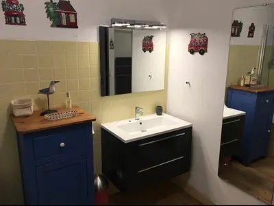 Salle de bains dans l'établissement Charmant T2 jardin près des plages et du golf Seignosse